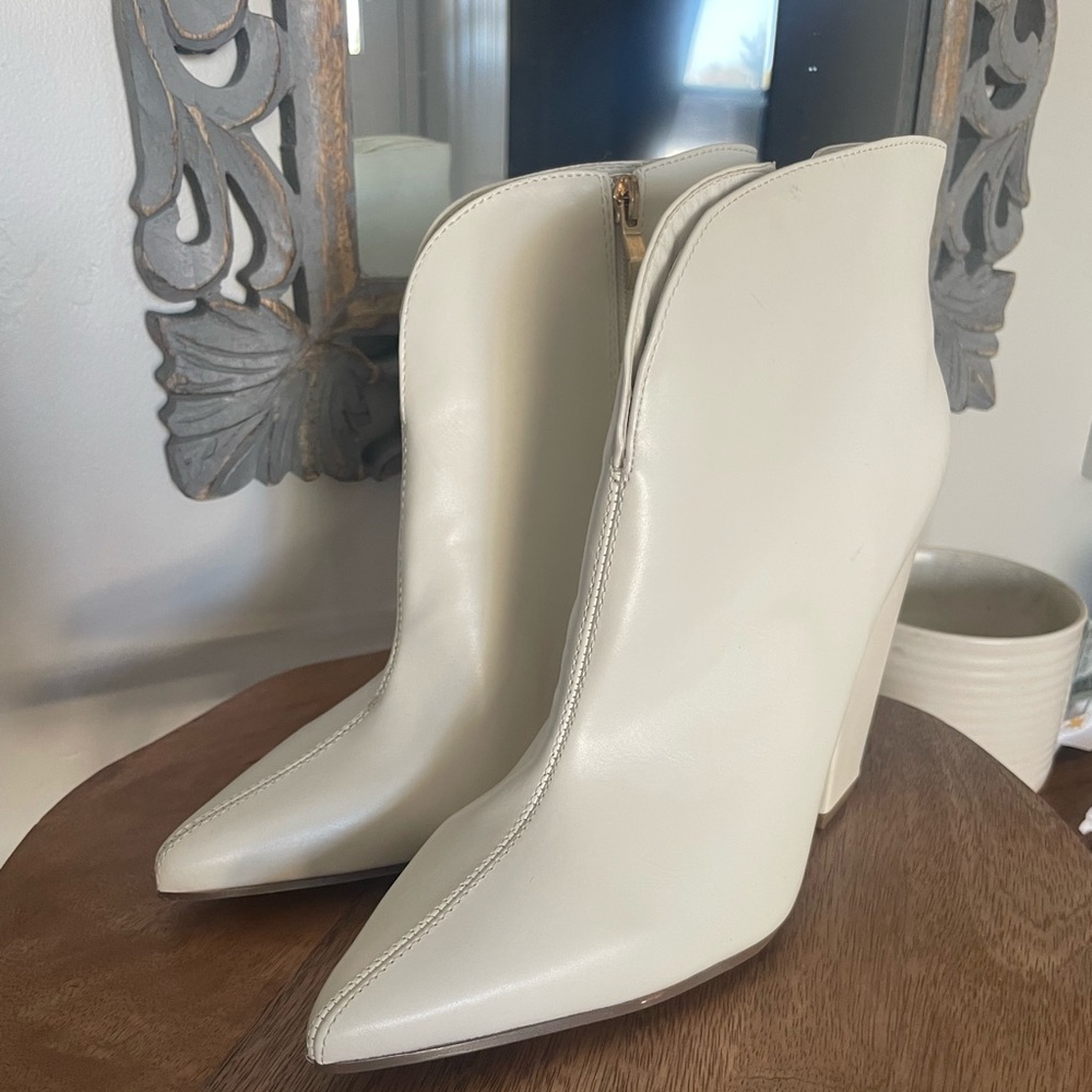 New ShoeDazzle Faux Leather White Booties